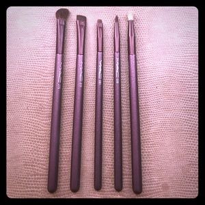 5 MAC Makeup Brushes 🖌️